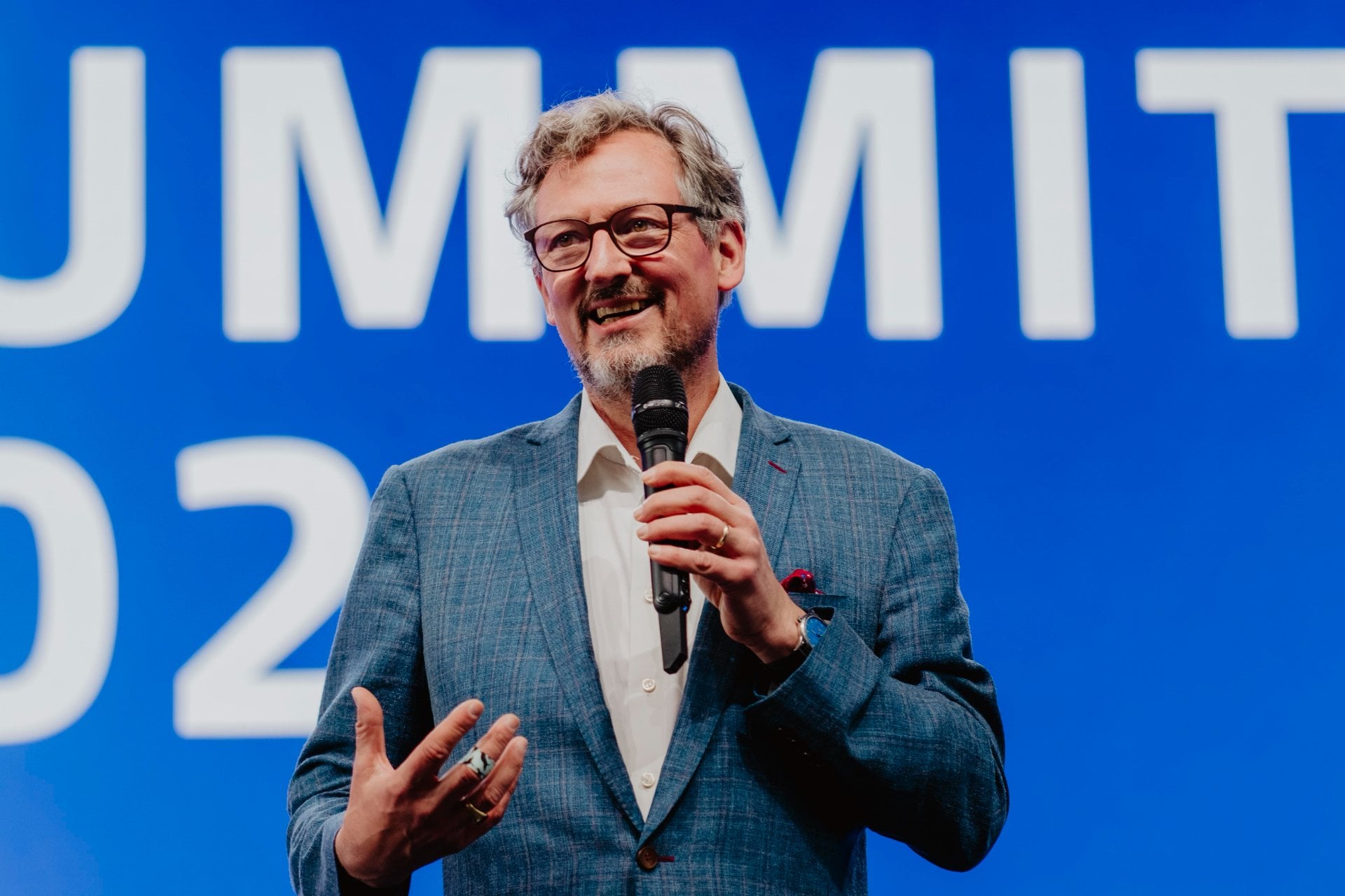 dvelop-summit-communityday-2_keynote-hirschhausen-summit-portrait