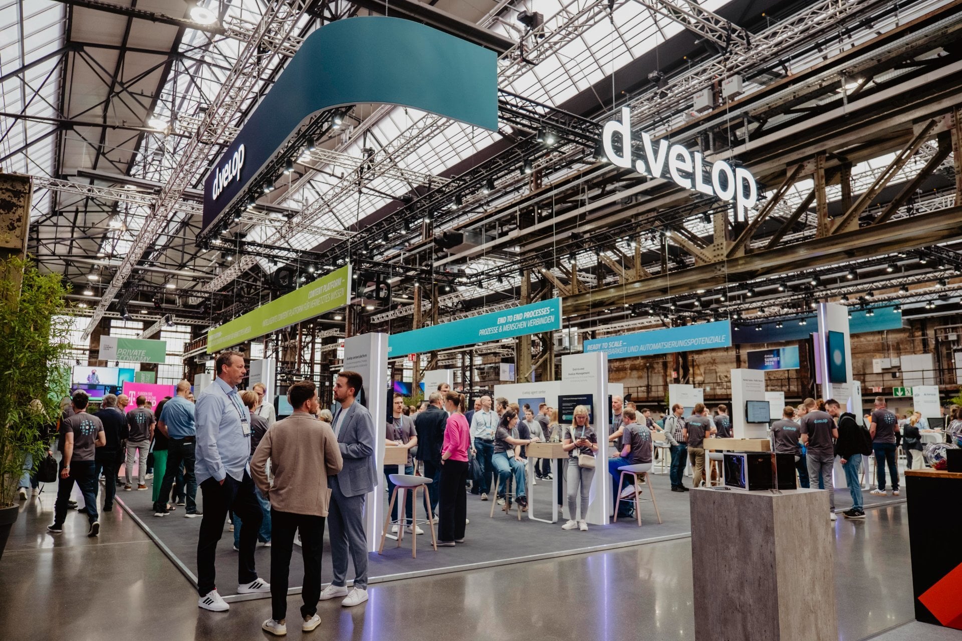 dvelop-summit-communityday-2_messestand-weitwinkel